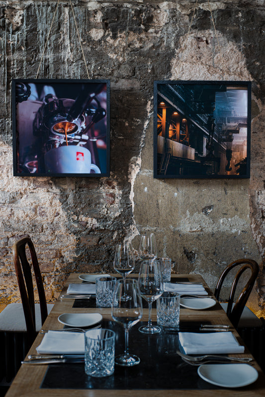 Restaurant mit 2 Akustikbildern