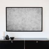 Akustikbild "Shade" der Serie Magnitudo mit dunklem Vollholzrahmen und grauem, abstraktem Fotomotiv in Querformat und Frontansicht